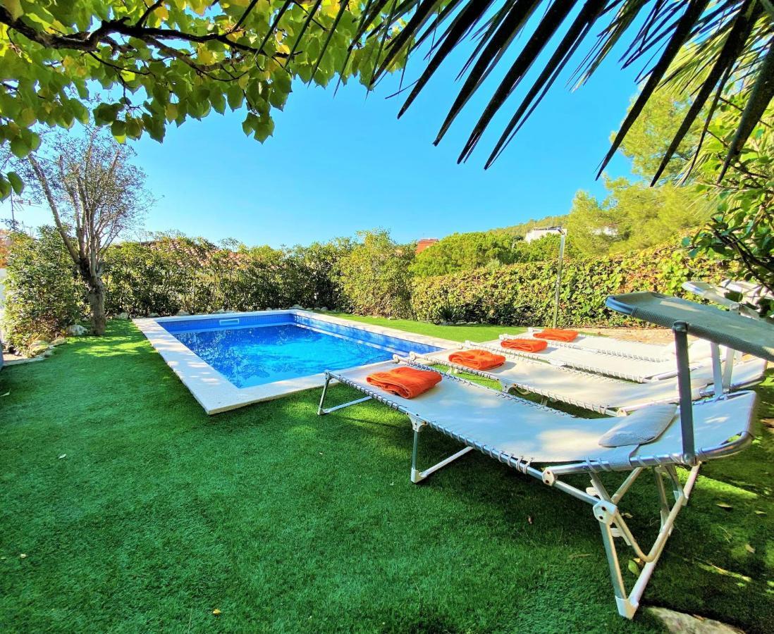 Villa Sitges Les Moreres Beach 15 Minutes Walking Ac Very Confortable Nice Outdoor Areas Pool Very Sunny Exterior photo